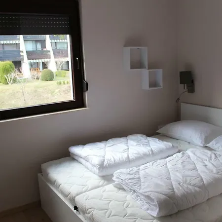 Apbovec アパート *